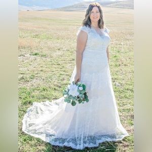 NWT Melissa Sweet David’s Bridal- Size 10.